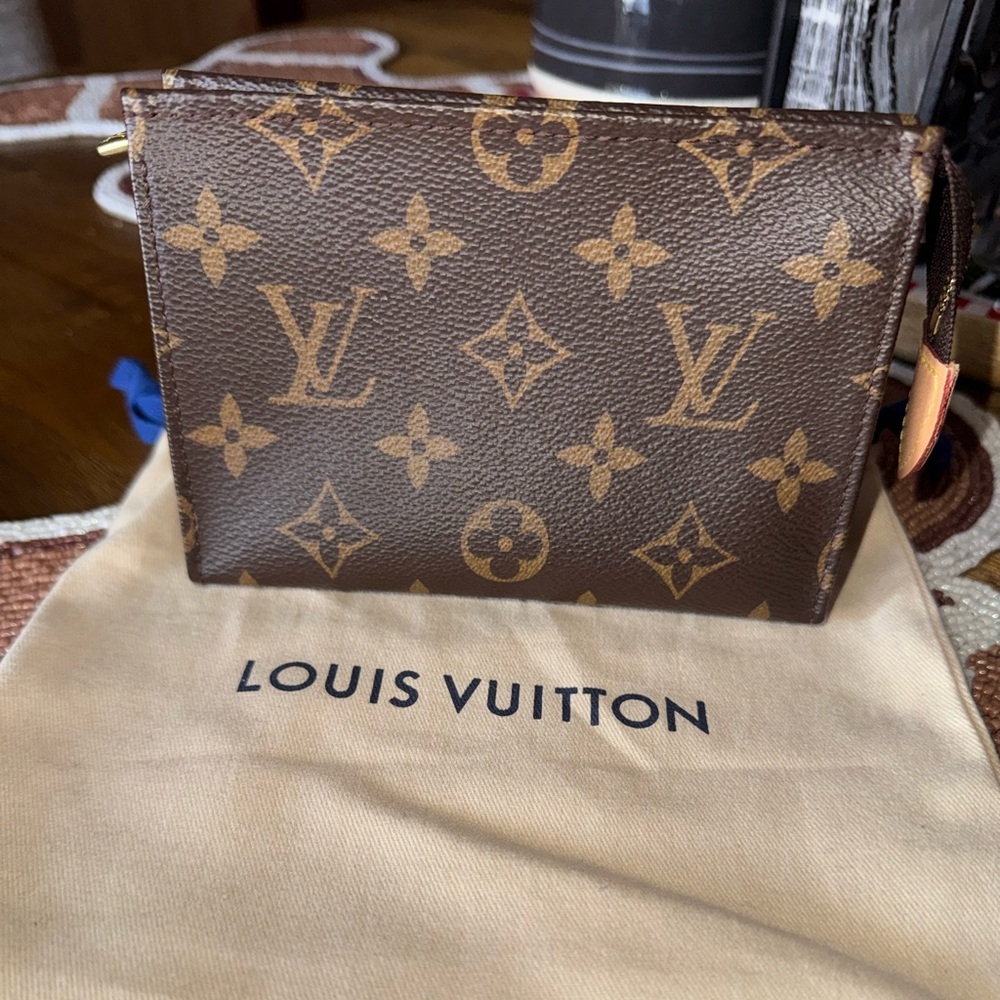 AUTHENTIC Louis Vuitton Monogram Toiletry 15